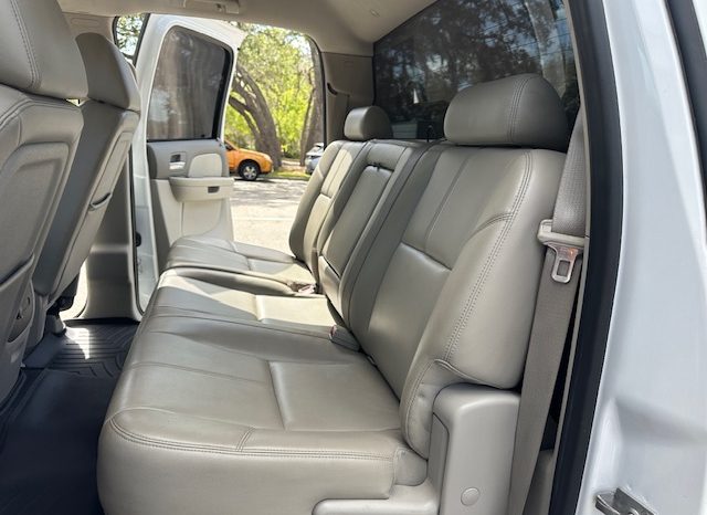 2010 Chevrolet Silverado 1500 LTZ Crew Cab Short Bed 1LZ full