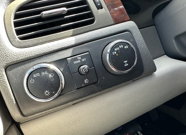 2010 Chevrolet Silverado 1500 LTZ Crew Cab Short Bed 1LZ full