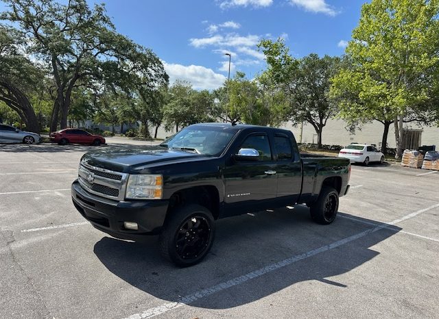 2009 Chevrolet Silverado 1500 LTZ Extended Cab Medium Bed 1LZ w/Rear Doors full