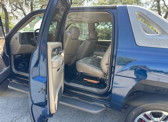 2002 Chevrolet Avalanche 1500 Crew Cab Short Bed full
