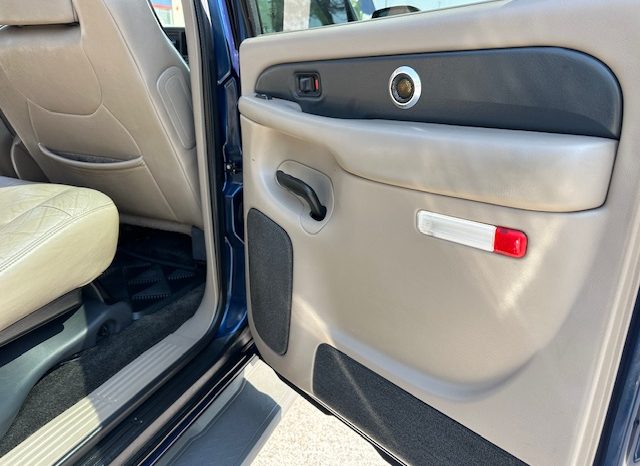 2002 Chevrolet Avalanche 1500 Crew Cab Short Bed full