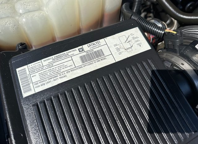2002 Chevrolet Avalanche 1500 Crew Cab Short Bed full