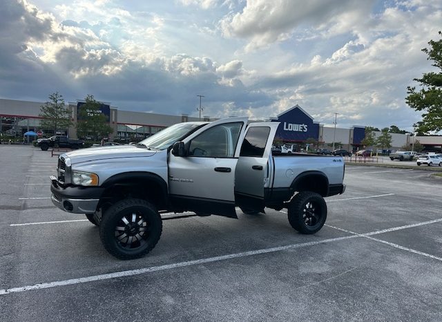 2004 Dodge Ram 1500 SLT Crew Cab Medium Bed full