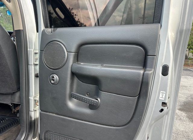 2004 Dodge Ram 1500 SLT Crew Cab Medium Bed full