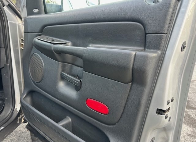 2004 Dodge Ram 1500 SLT Crew Cab Medium Bed full