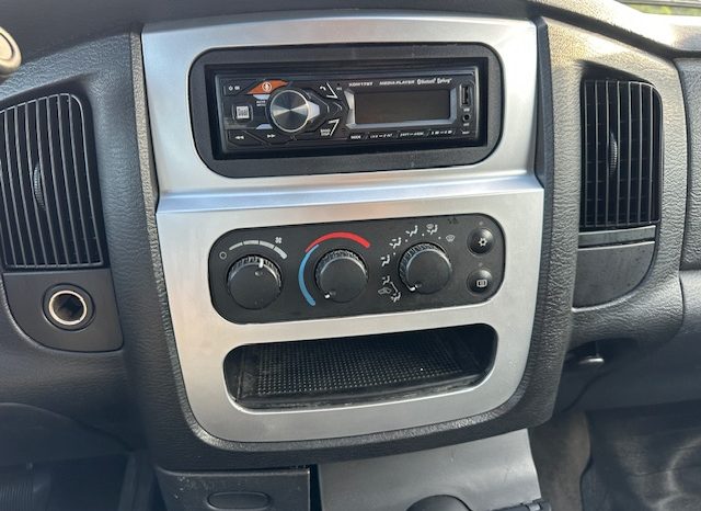 2004 Dodge Ram 1500 SLT Crew Cab Medium Bed full