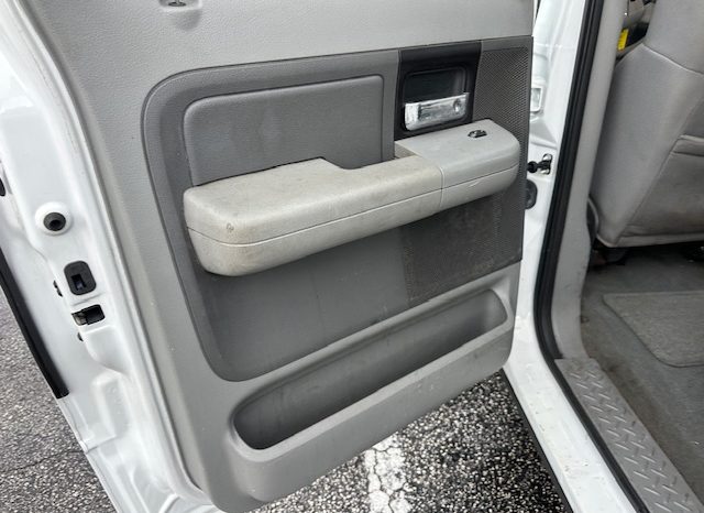 2005 Ford F-150 Crew Cab Short Bed full