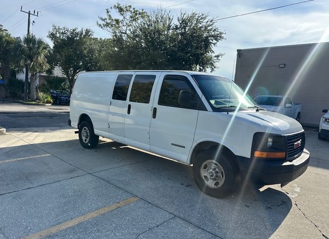 2006 GMC Savana 2500 Cargo Van 1WT 155.0″ WB full