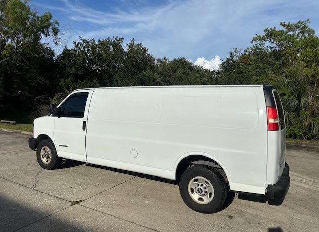 2006 GMC Savana 2500 Cargo Van 1WT 155.0″ WB full