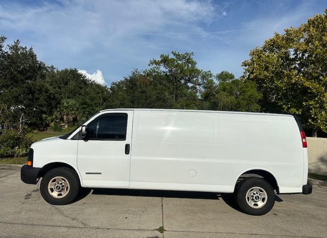 2006 GMC Savana 2500 Cargo Van 1WT 155.0″ WB full