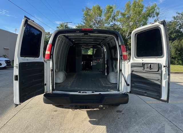 2006 GMC Savana 2500 Cargo Van 1WT 155.0″ WB full