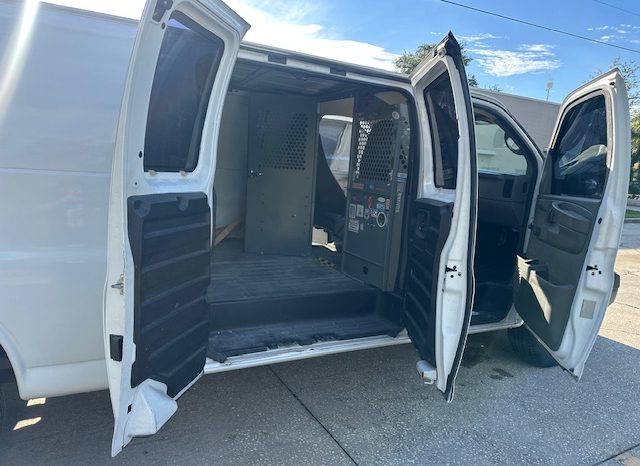 2006 GMC Savana 2500 Cargo Van 1WT 155.0″ WB full