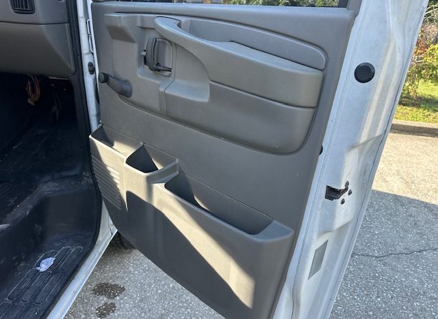 2006 GMC Savana 2500 Cargo Van 1WT 155.0″ WB full