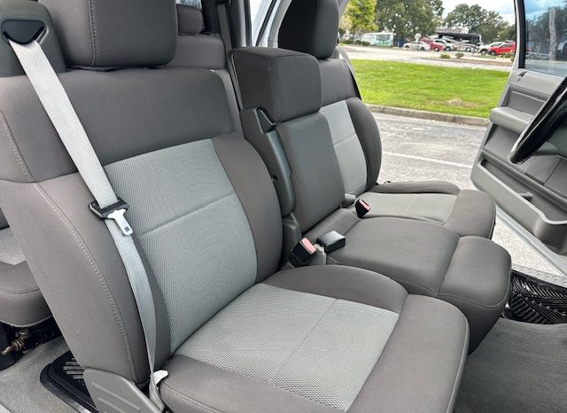 2006 Ford f150 v8 long bed ( low mileage )+-4doors full