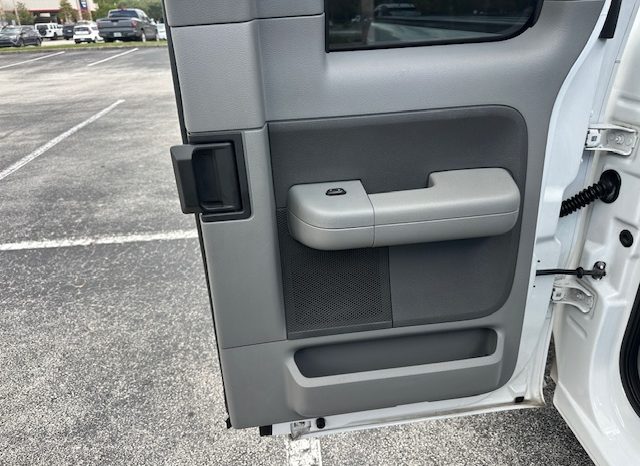 2006 Ford f150 v8 long bed ( low mileage )+-4doors full