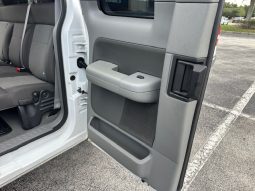 2006 Ford f150 v8 long bed ( low mileage )+-4doors full