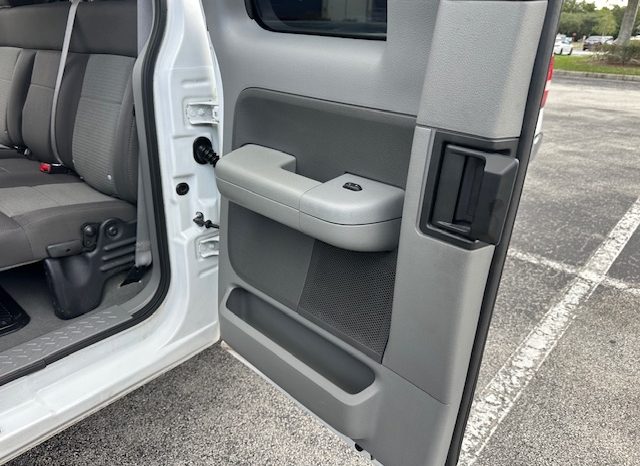 2006 Ford f150 v8 long bed ( low mileage )+-4doors full