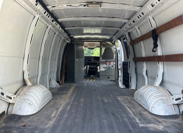 2006 GMC Savana 2500 Cargo Van 1WT 155.0″ WB full