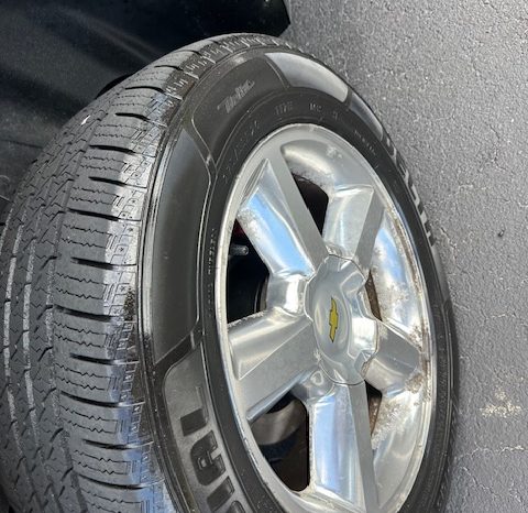 2011 Chevrolet Suburban 1500 LTZ full