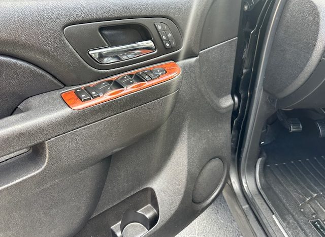 2011 Chevrolet Suburban 1500 LTZ full
