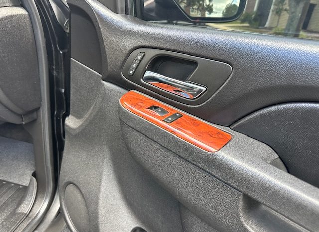 2011 Chevrolet Suburban 1500 LTZ full