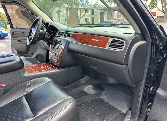 2011 Chevrolet Suburban 1500 LTZ full