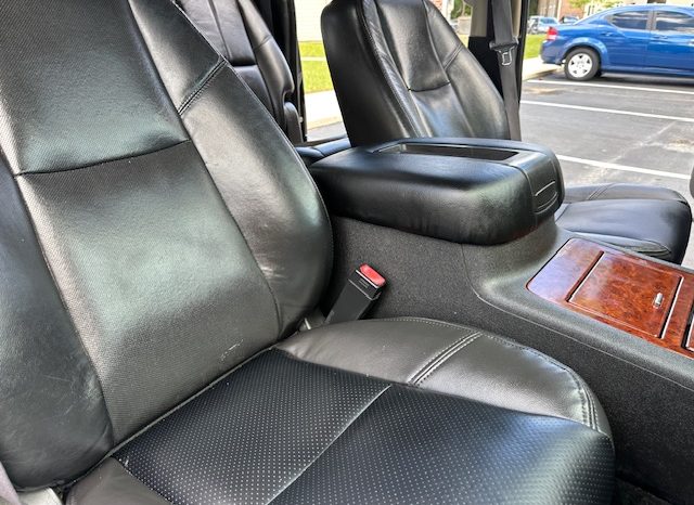 2011 Chevrolet Suburban 1500 LTZ full