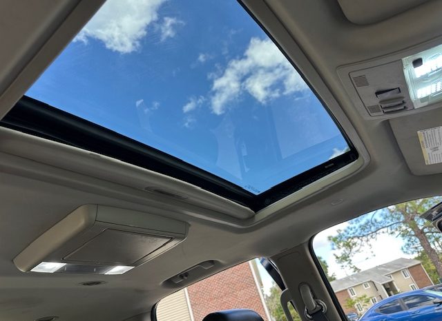 2011 Chevrolet Suburban 1500 LTZ full