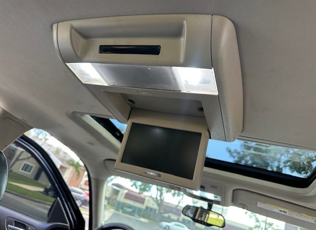 2011 Chevrolet Suburban 1500 LTZ full