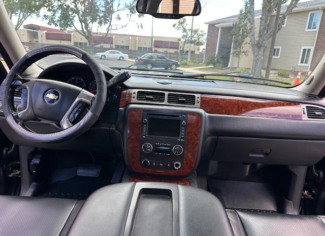 2011 Chevrolet Suburban 1500 LTZ full