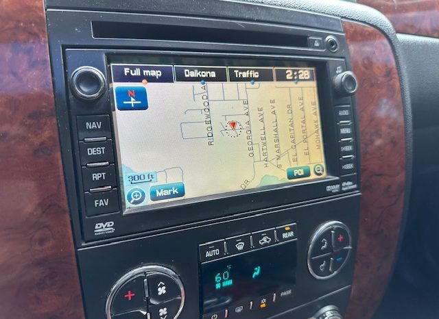 2011 Chevrolet Suburban 1500 LTZ full