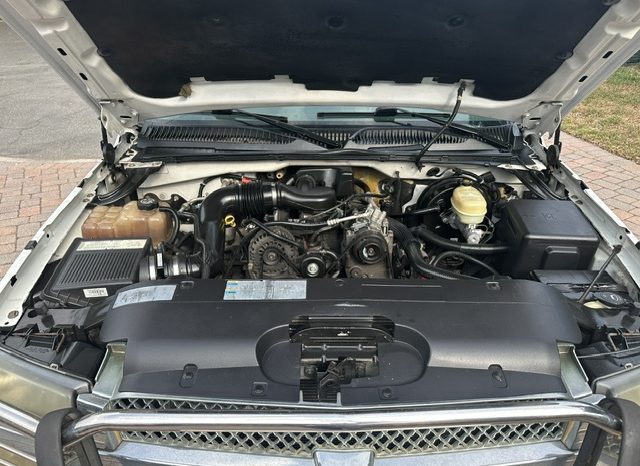 2005 Chevrolet Silverado 1500 WT Regular Cab Long Bed 1SW full